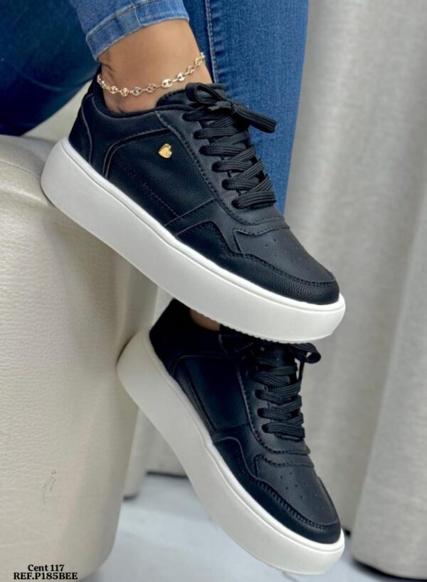Tenis Casuales Negros con Suela Blanca