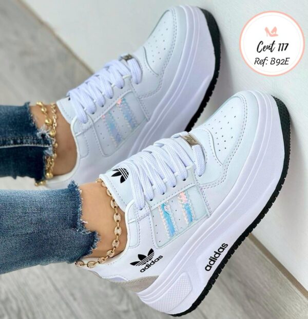 Tenis Casual Blanco con Detalles Pastel - Image 2
