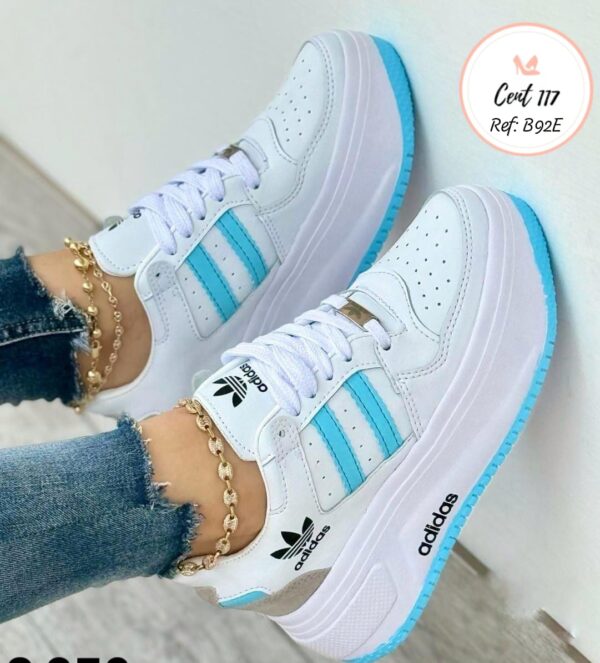 Tenis Casual Blanco con Detalles Pastel - Image 3