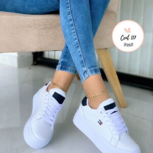 Tenis Casual Blanco con Detalles en Negro
