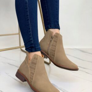 Bota Corta de Dama con Detalles